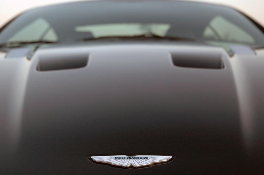Детали экстерьера Aston Martin DBS Carbon Black Edition 2010 года  (NA) (фото 34 из 35)